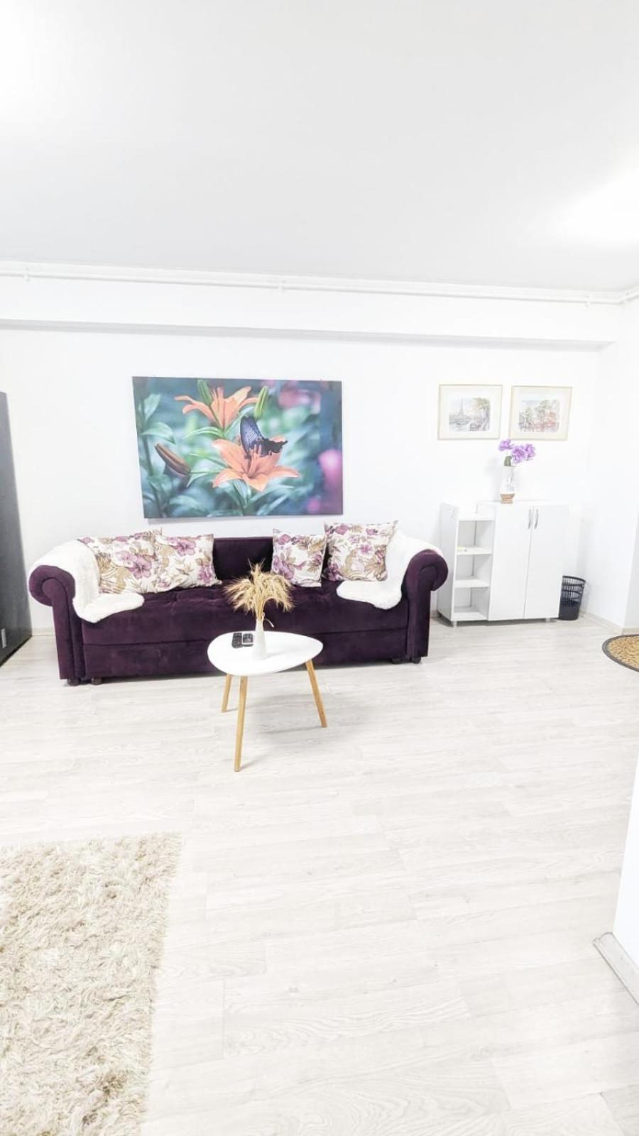 Airport Apartment 70 Squared Meters Отопени Екстериор снимка