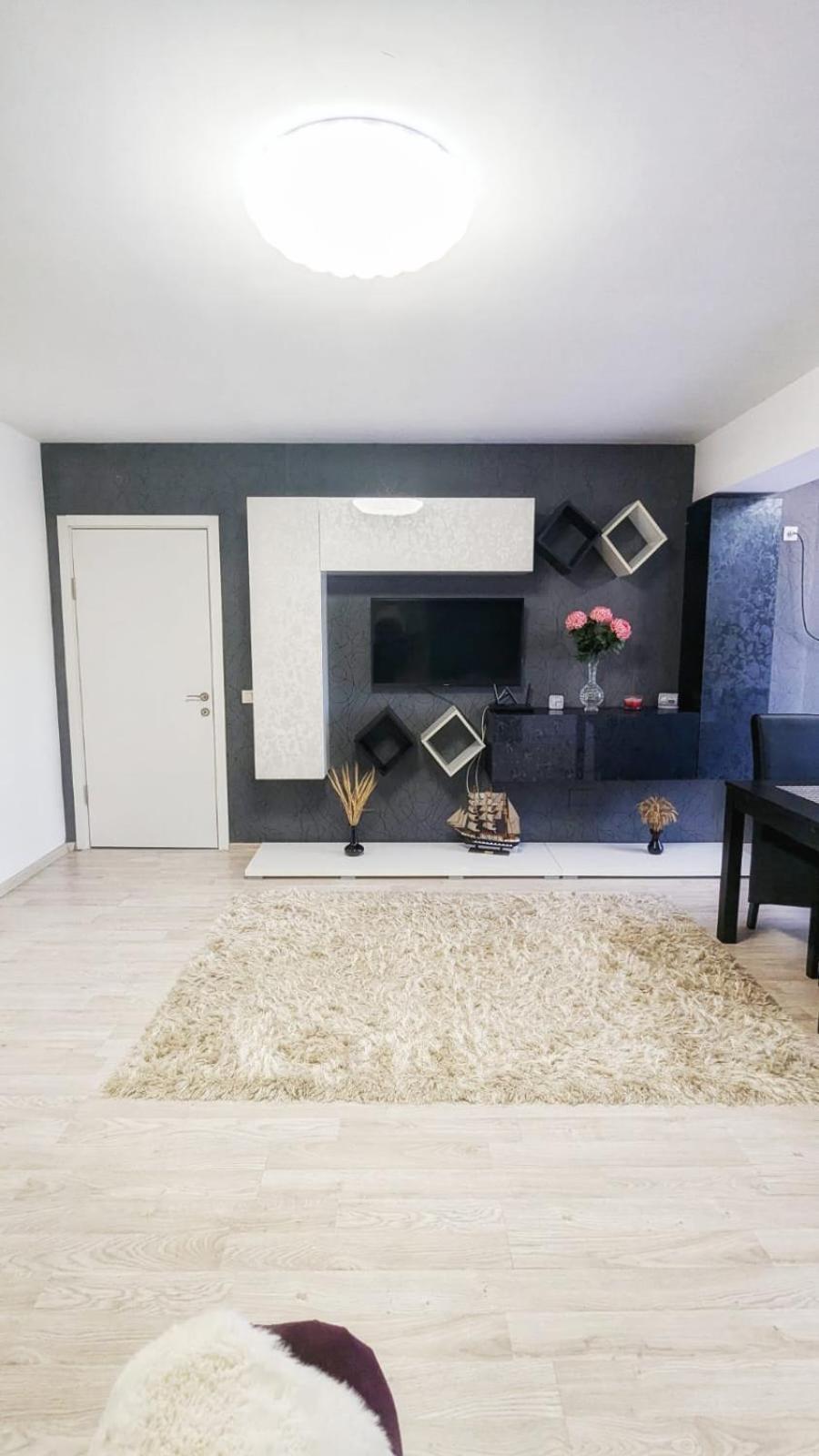 Airport Apartment 70 Squared Meters Отопени Екстериор снимка