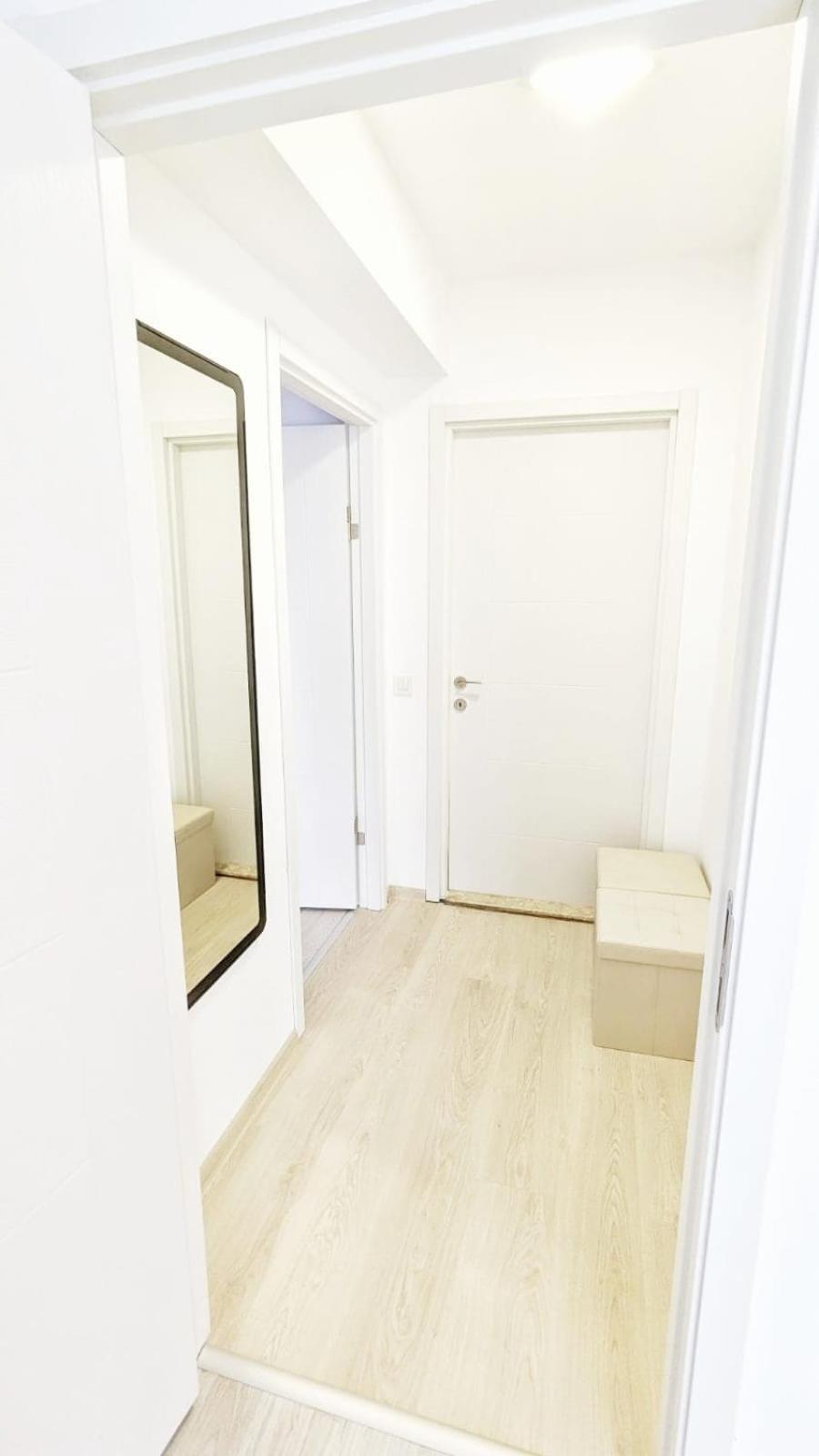 Airport Apartment 70 Squared Meters Отопени Екстериор снимка