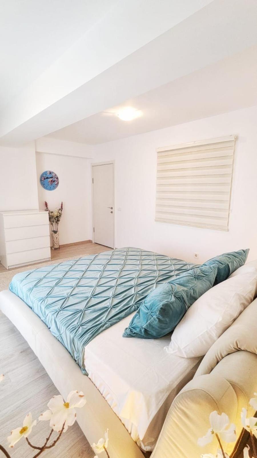 Airport Apartment 70 Squared Meters Отопени Екстериор снимка
