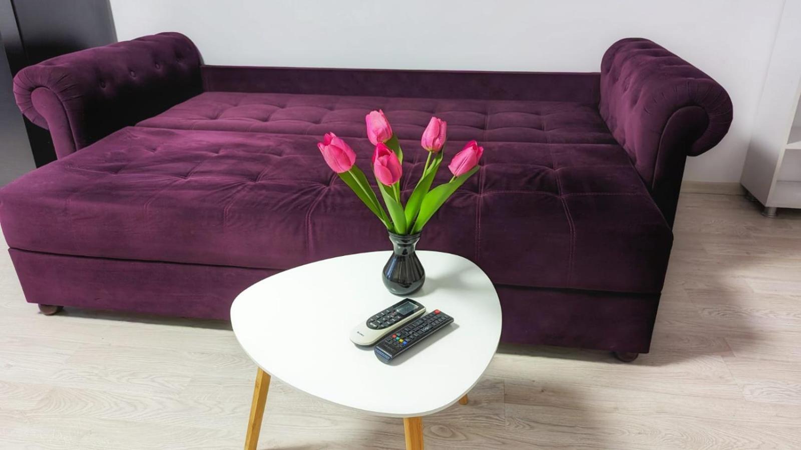 Airport Apartment 70 Squared Meters Отопени Екстериор снимка